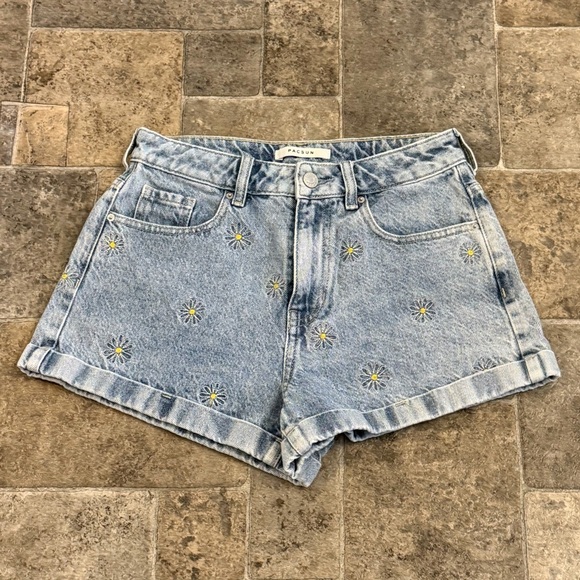 PacSun Pants - Pacsun Embroidered Daisy Mom Shorts 🌼